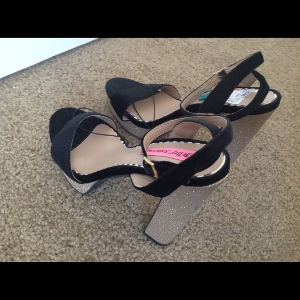 NWT Betsy Johnson glitter velvet chunky heel - Picture 4 of 7